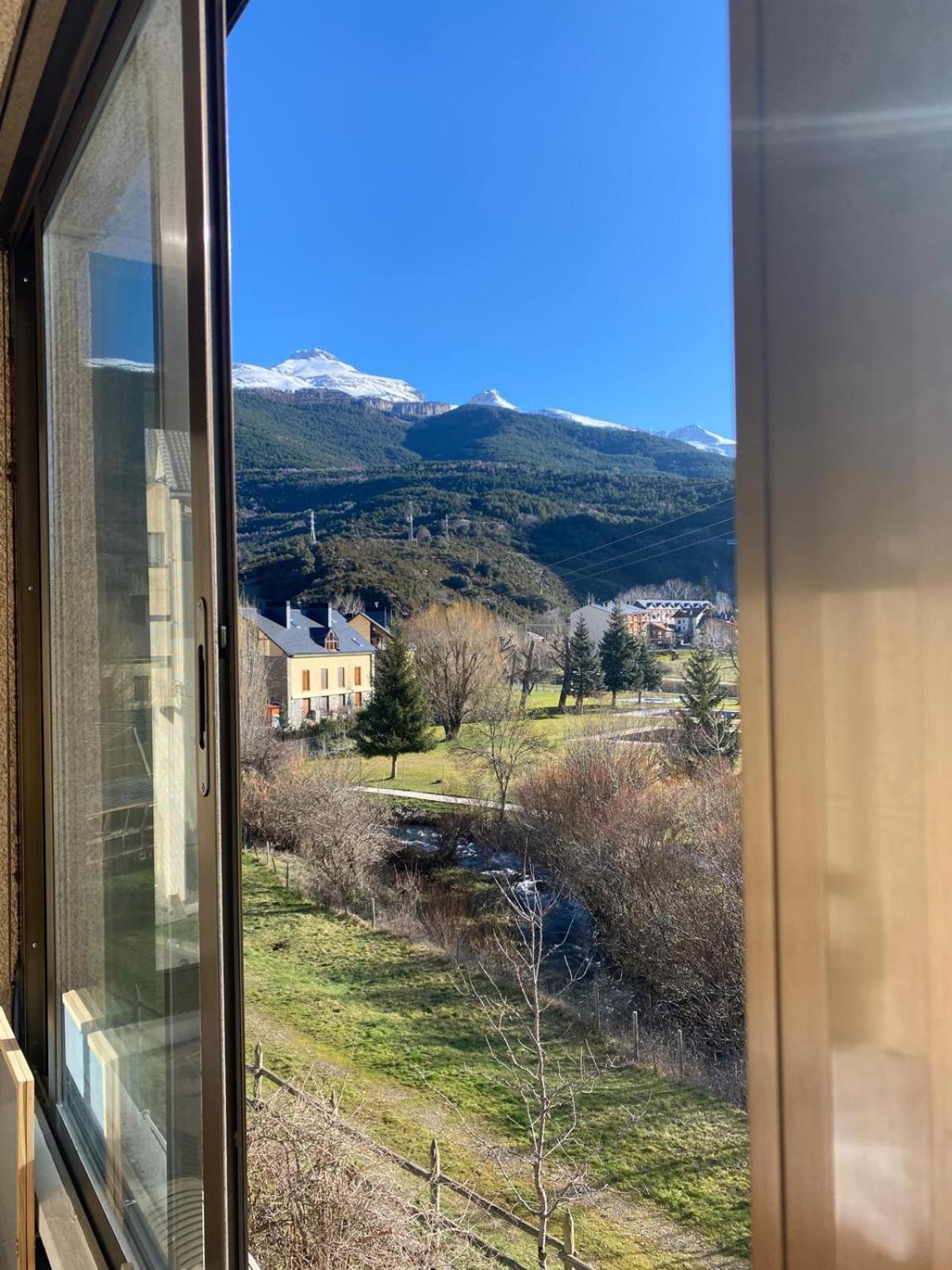 Apartament Amanecer En Collarada Villanúa Zewnętrze zdjęcie